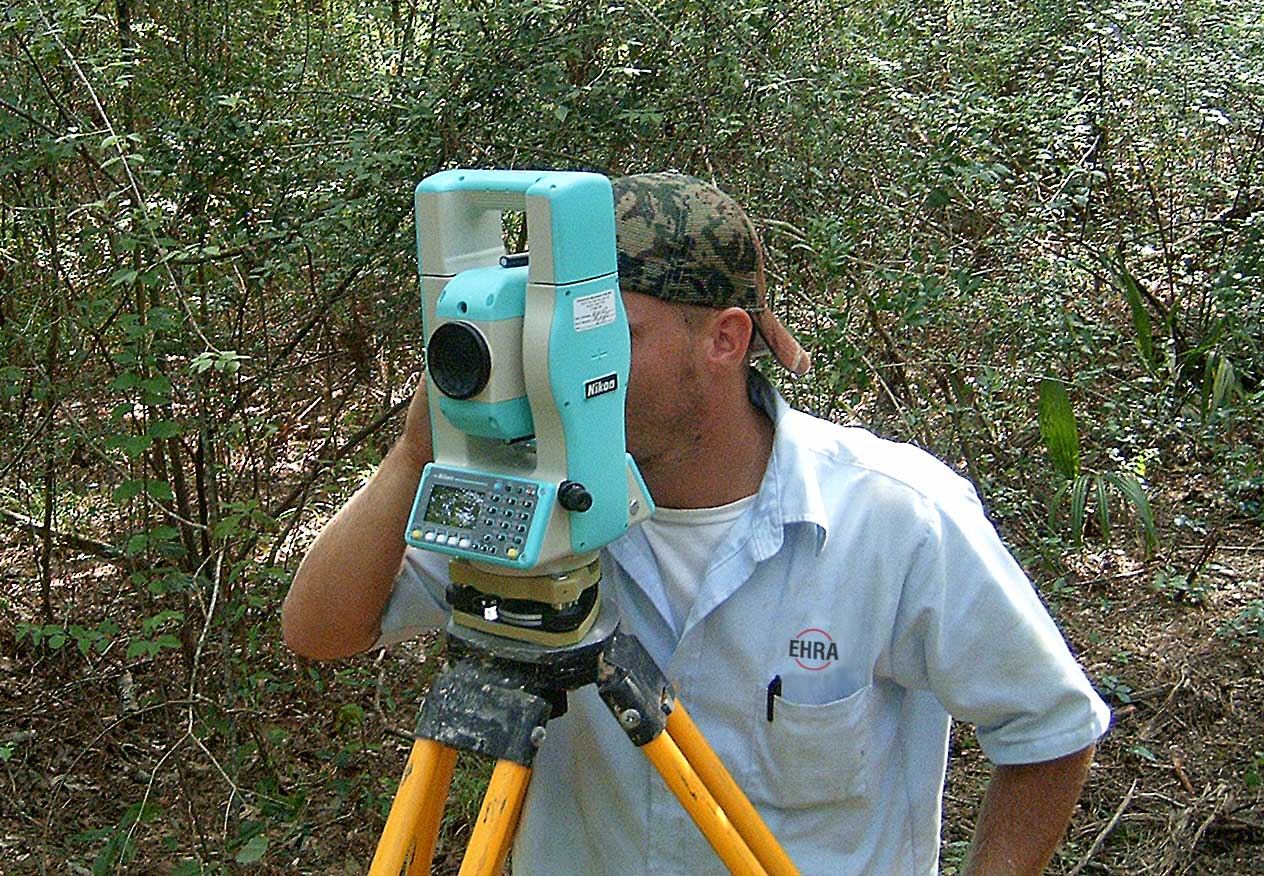 Expert en mesures sur le terrain — photo d'illustration